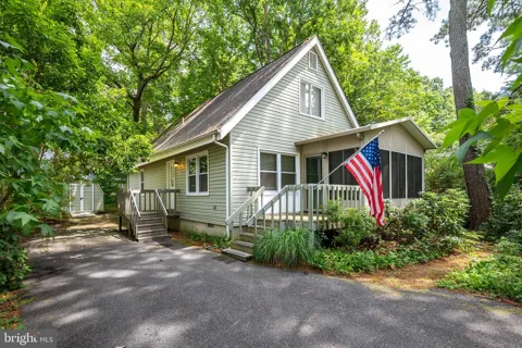 7 ROYAL OAKS DRIVE