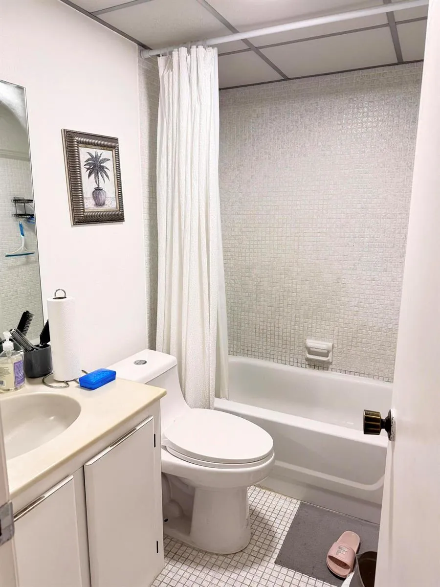 7950 W Mcnab Road #214 Tamarac, FL 33321