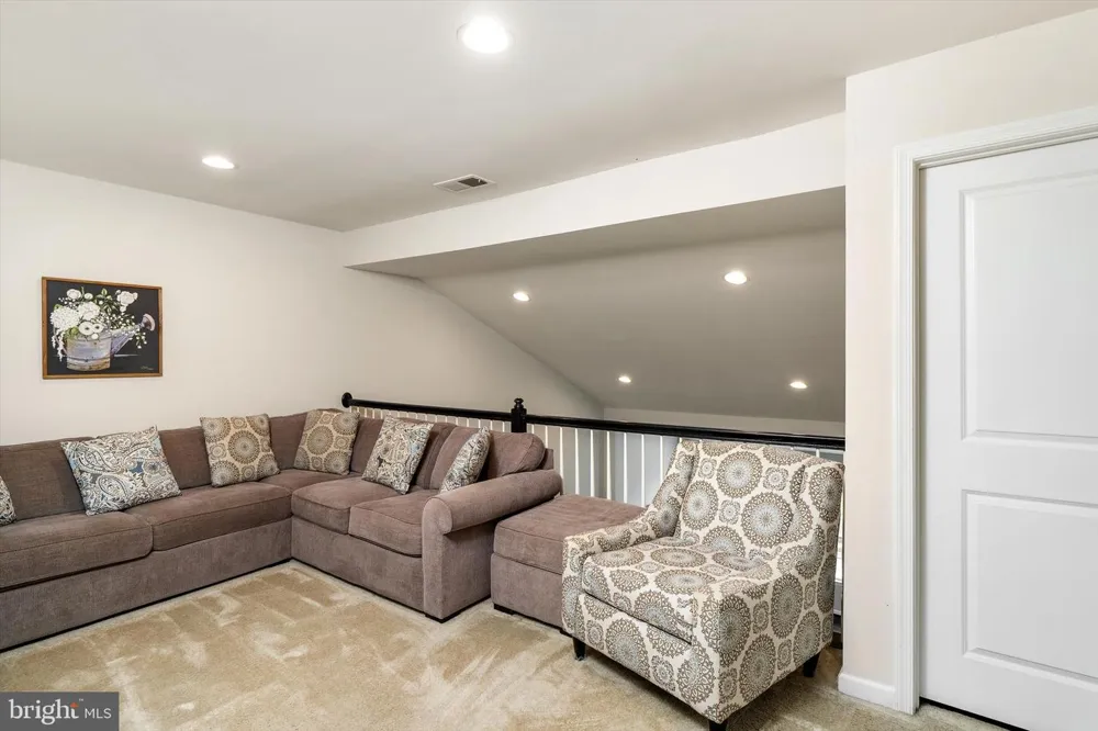 84 HEALS FARM ROAD Burlington, NJ 08016