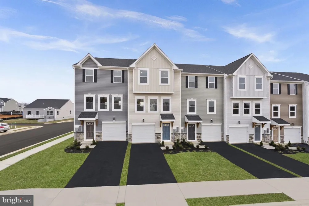HUNTWELL WEST AVENUE Ranson, WV 25438