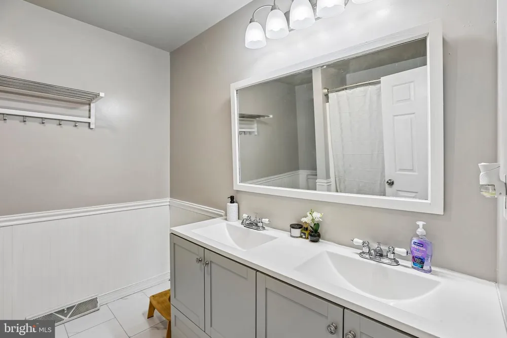 4317 WINTHROP DRIVE Harrisburg, PA 17112
