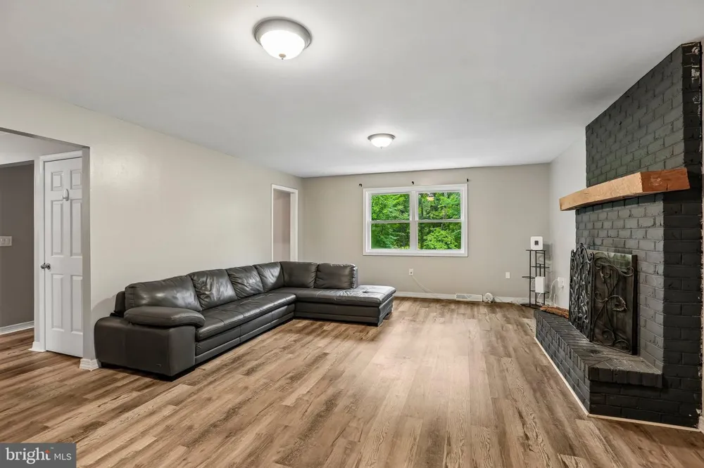 4317 WINTHROP DRIVE Harrisburg, PA 17112