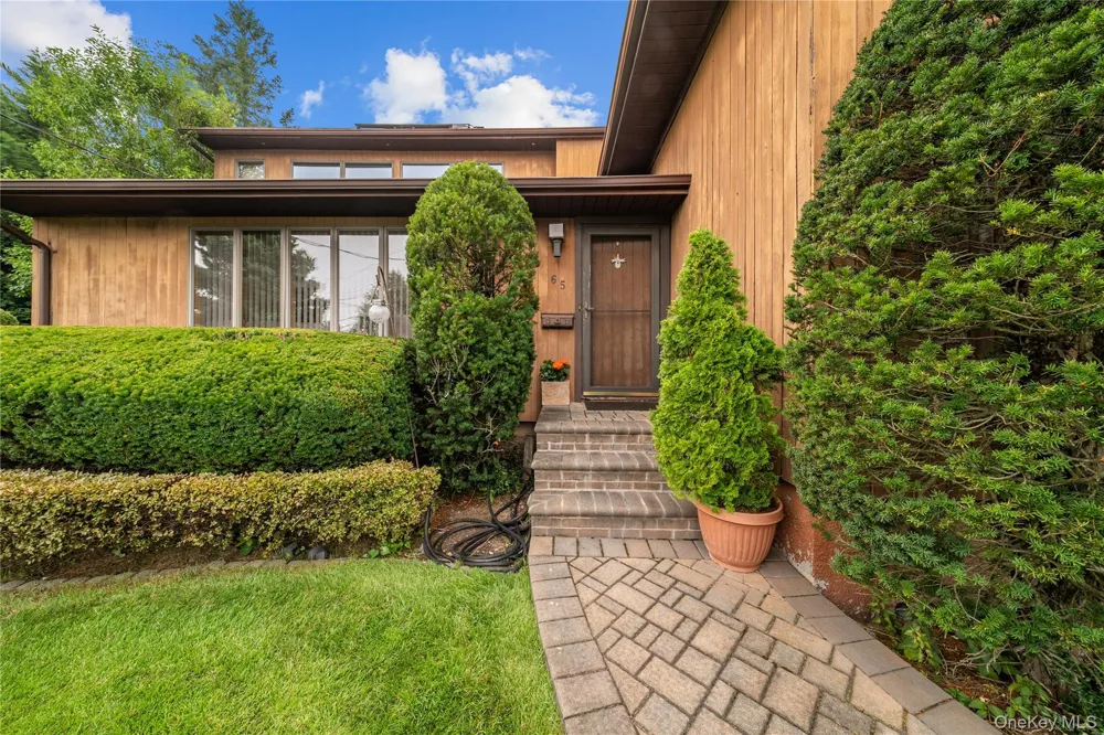 65 Elmtree Lane Jericho, NY 11753