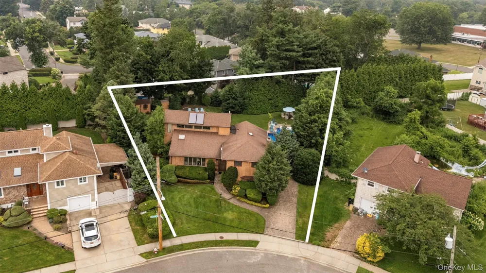 65 Elmtree Lane Jericho, NY 11753