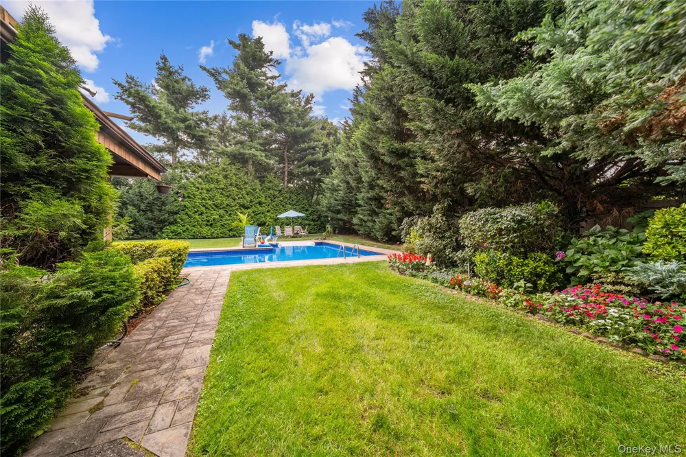 65 Elmtree Lane Jericho, NY 11753