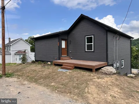 33 ET ANDREWS WAY