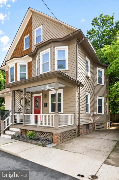 3 LEE AVENUE