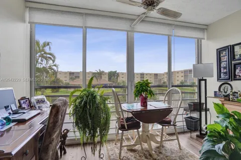 415 SE 11th Ter #207