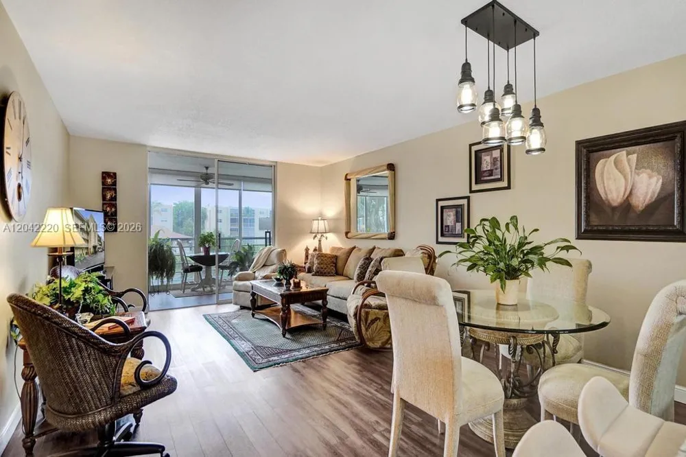 415 SE 11th Ter #207 Dania Beach, FL 33004