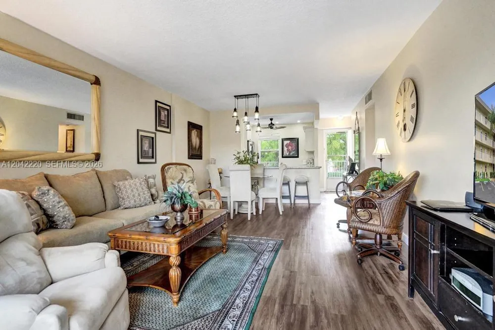 415 SE 11th Ter #207 Dania Beach, FL 33004