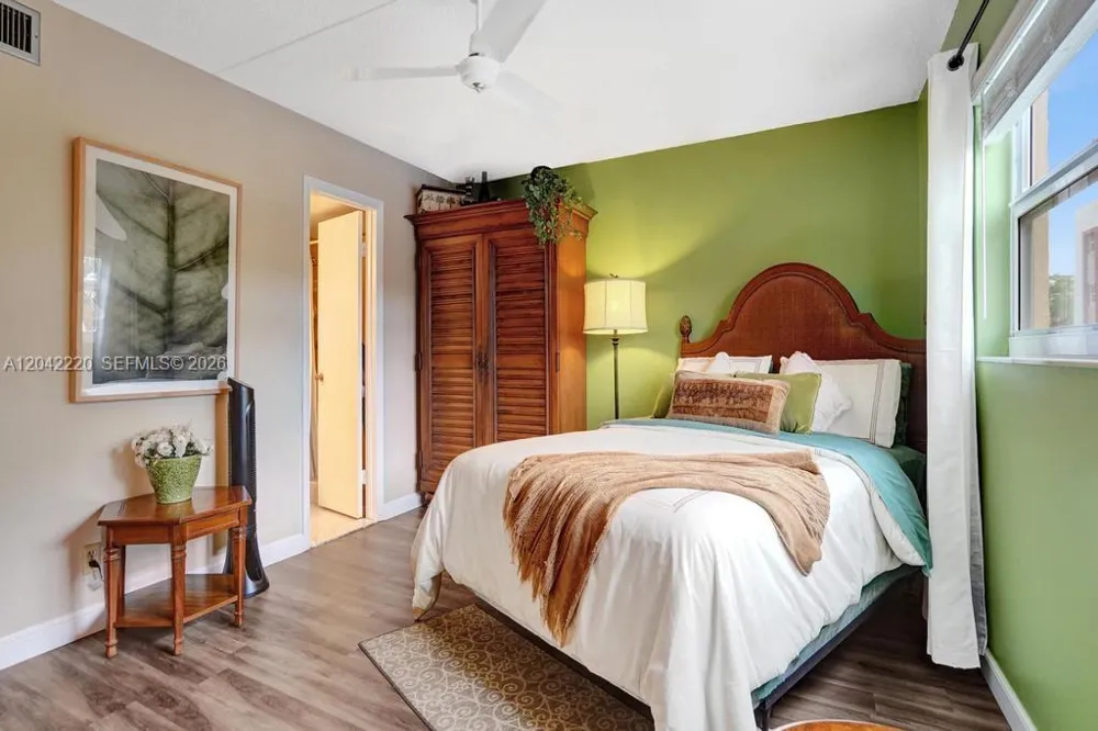 415 SE 11th Ter #207 Dania Beach, FL 33004
