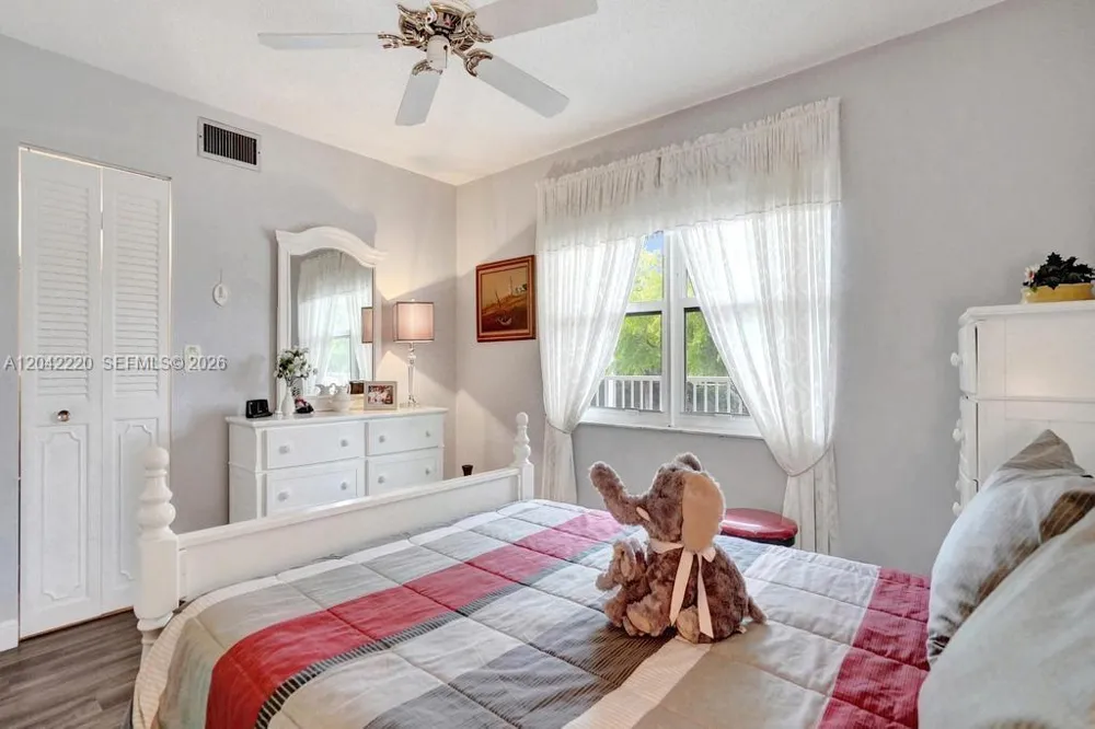 415 SE 11th Ter #207 Dania Beach, FL 33004