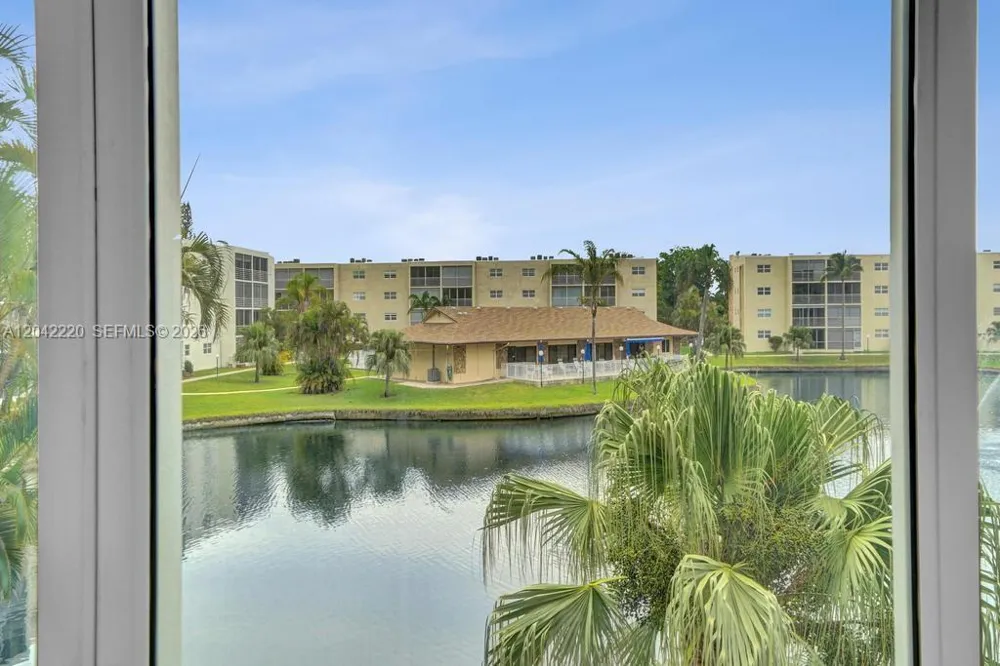 415 SE 11th Ter #207 Dania Beach, FL 33004