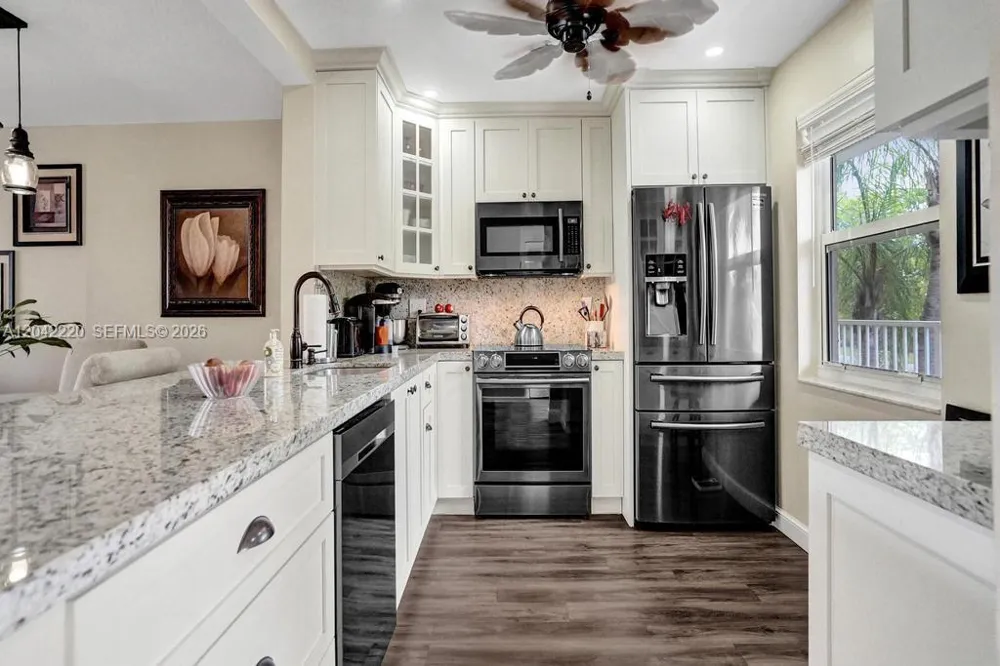 415 SE 11th Ter #207 Dania Beach, FL 33004
