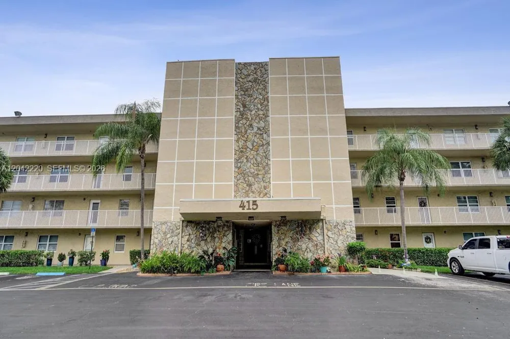 415 SE 11th Ter #207 Dania Beach, FL 33004