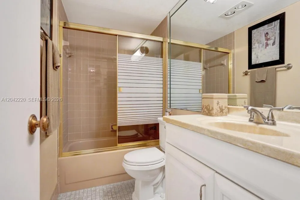 415 SE 11th Ter #207 Dania Beach, FL 33004