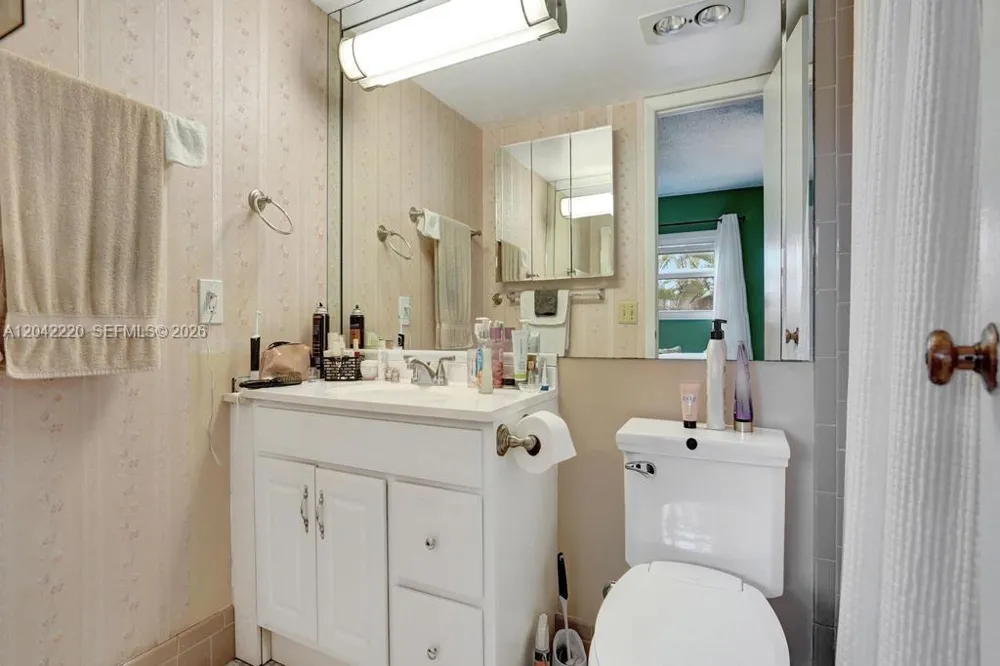 415 SE 11th Ter #207 Dania Beach, FL 33004