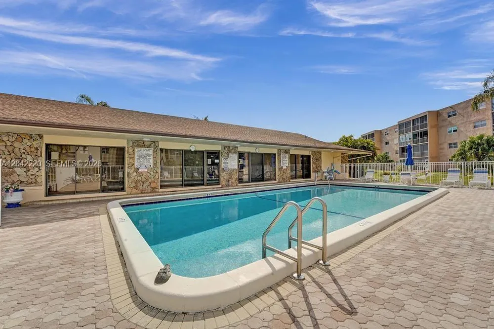 415 SE 11th Ter #207 Dania Beach, FL 33004