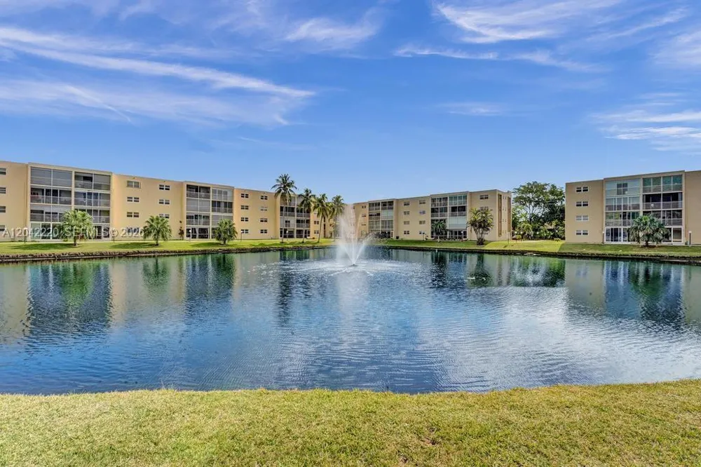 415 SE 11th Ter #207 Dania Beach, FL 33004
