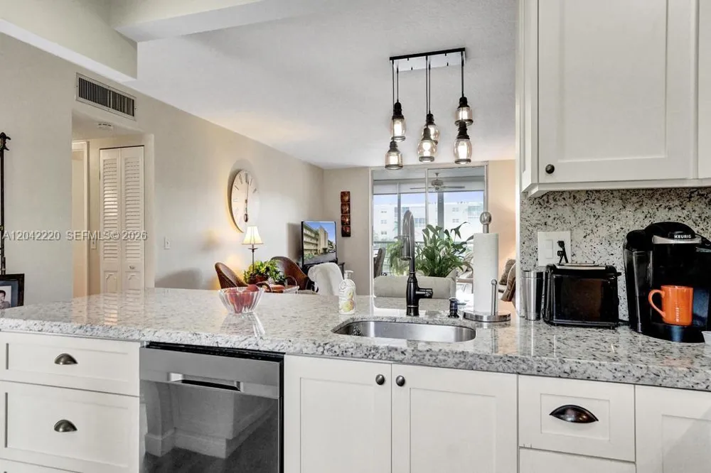 415 SE 11th Ter #207 Dania Beach, FL 33004