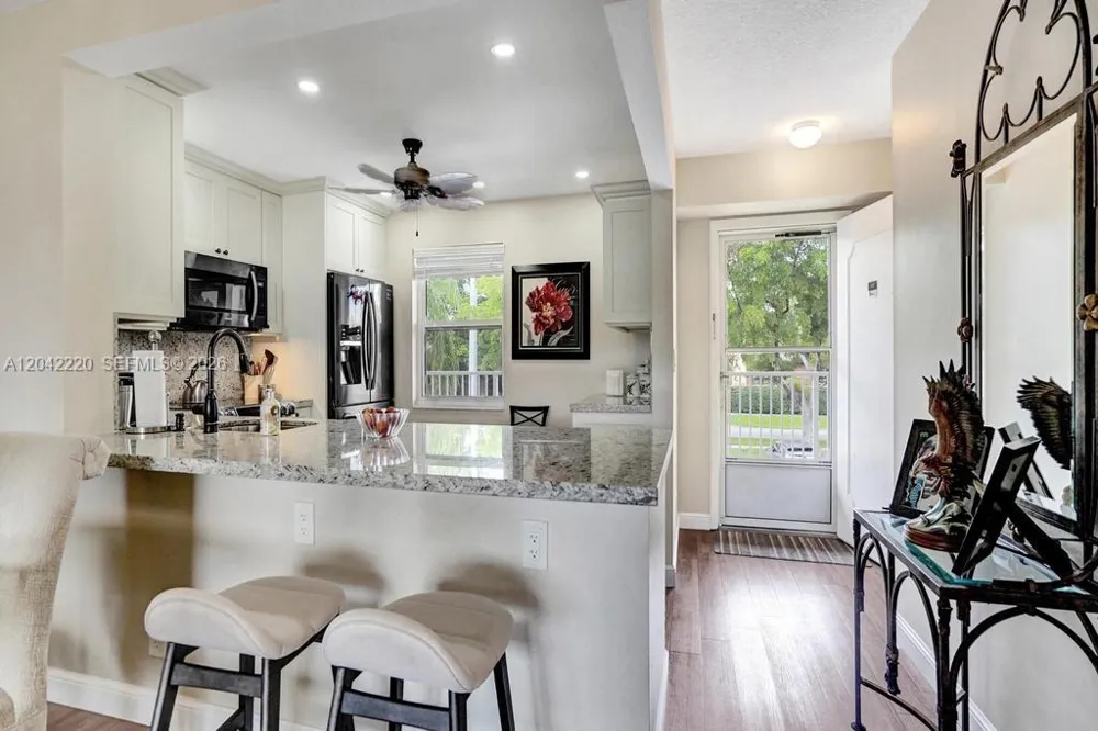 415 SE 11th Ter #207 Dania Beach, FL 33004