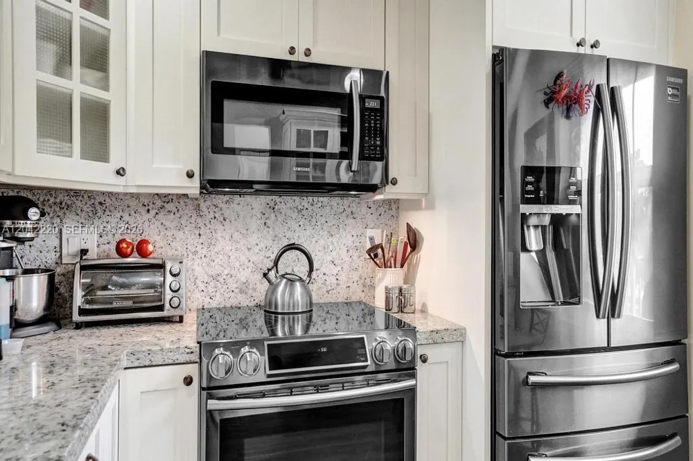 415 SE 11th Ter #207 Dania Beach, FL 33004