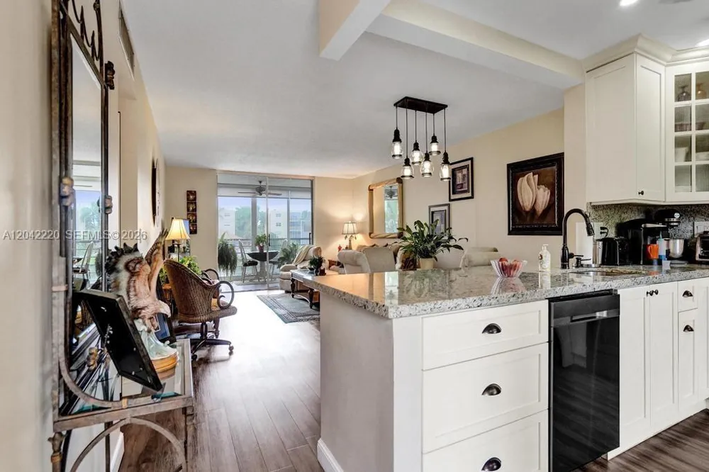 415 SE 11th Ter #207 Dania Beach, FL 33004