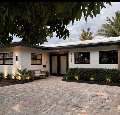 1251 SW 11th Ter