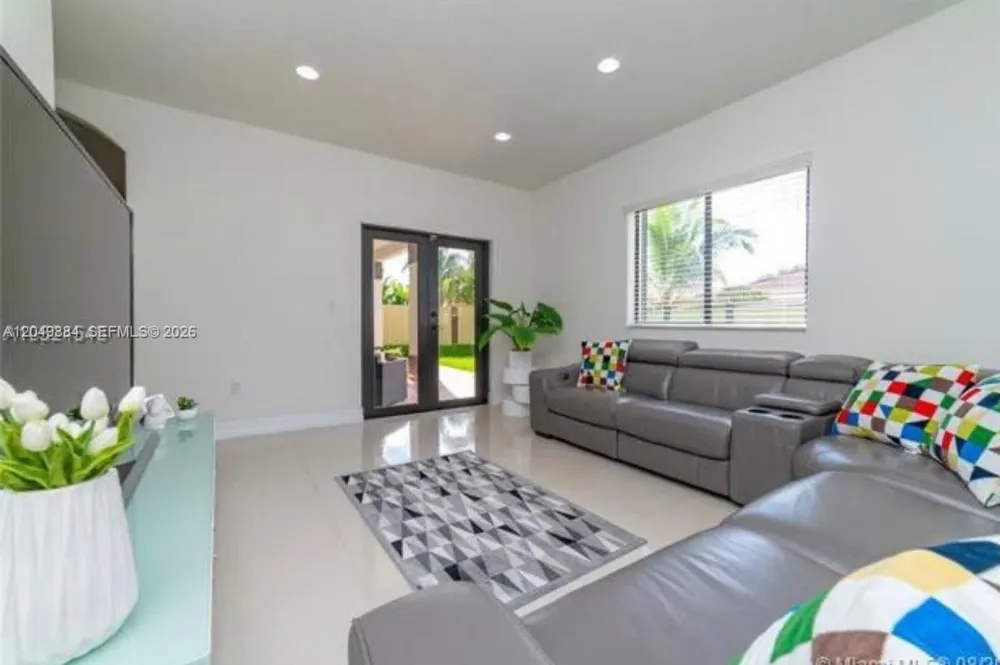 16588 44 Street Kendall, FL 33185