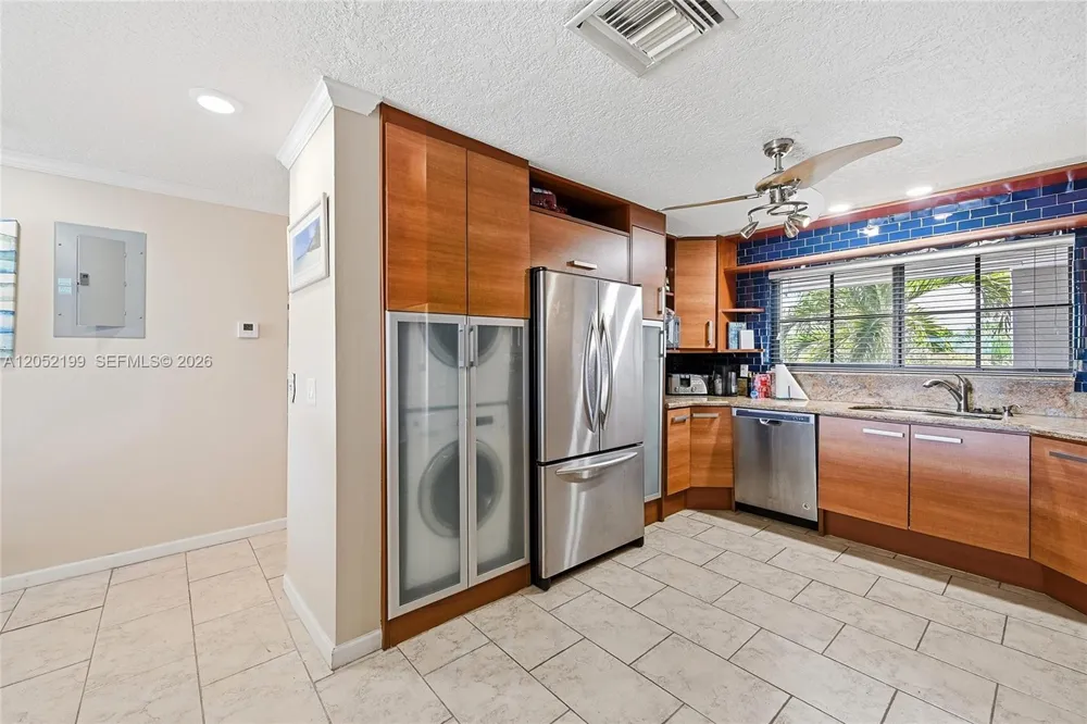 801 Palm Trl #10 Delray Beach, FL 33483