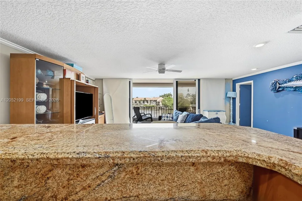 801 Palm Trl #10 Delray Beach, FL 33483