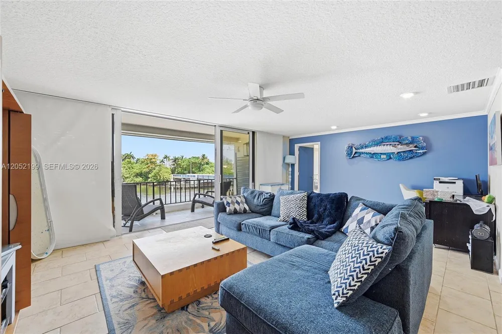 801 Palm Trl #10 Delray Beach, FL 33483