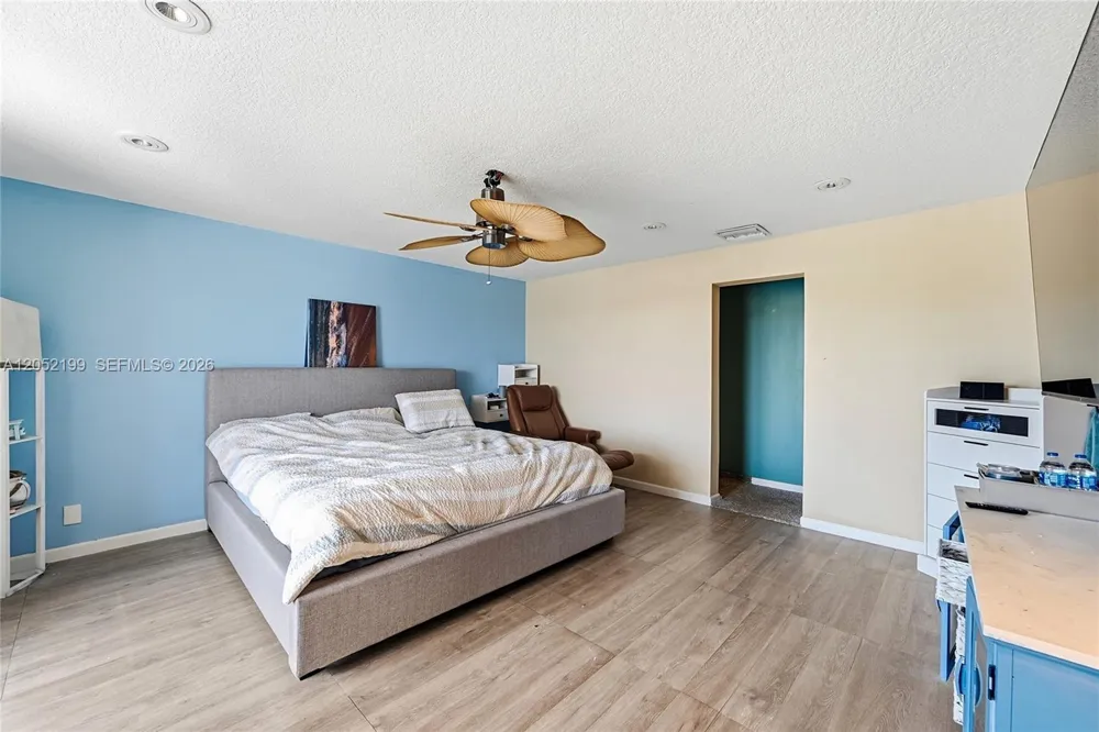 801 Palm Trl #10 Delray Beach, FL 33483