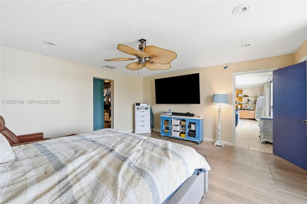 801 Palm Trl #10 Delray Beach, FL 33483