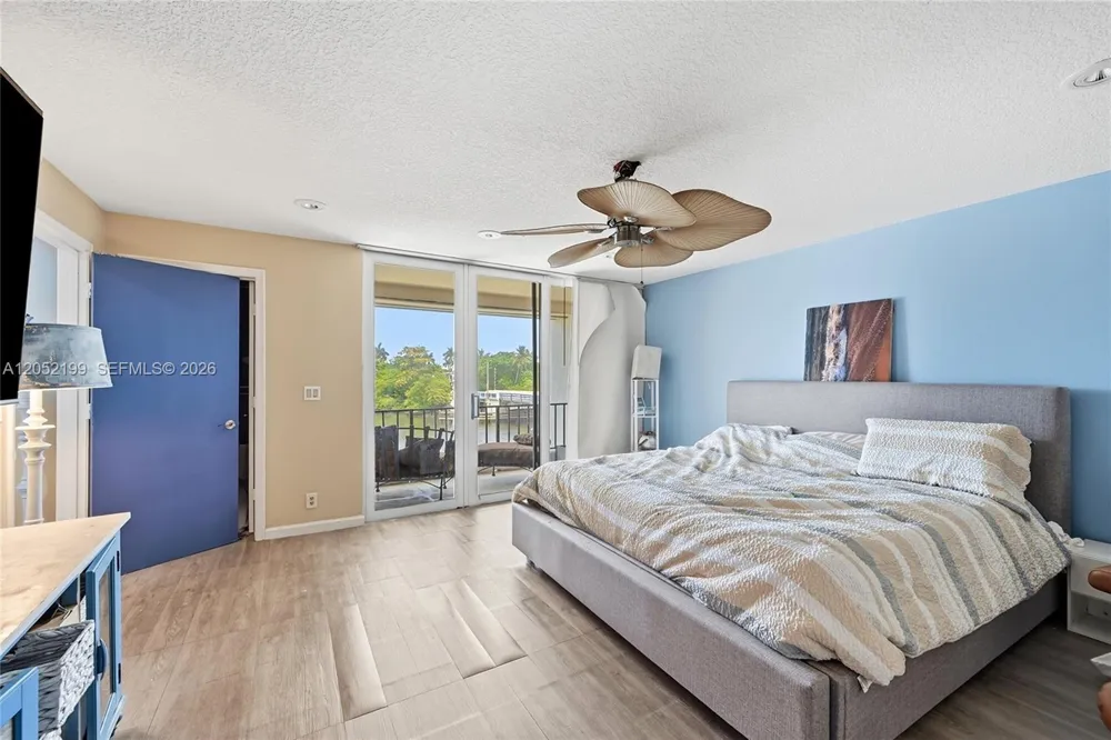 801 Palm Trl #10 Delray Beach, FL 33483