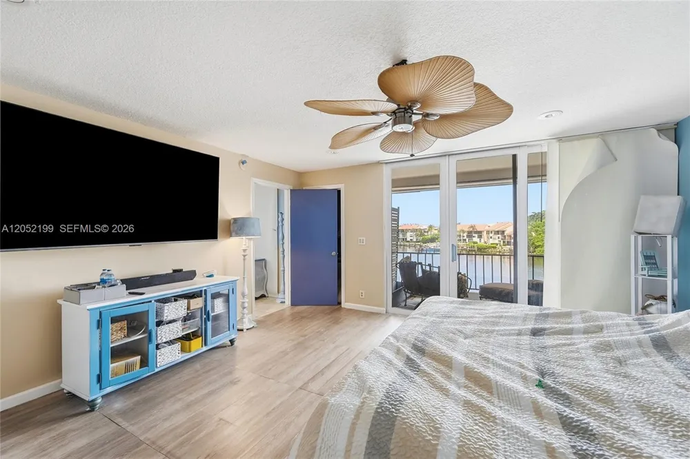 801 Palm Trl #10 Delray Beach, FL 33483