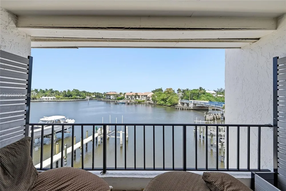 801 Palm Trl #10 Delray Beach, FL 33483