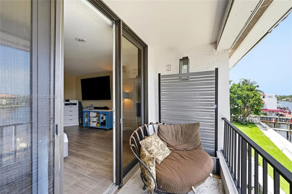 801 Palm Trl #10 Delray Beach, FL 33483