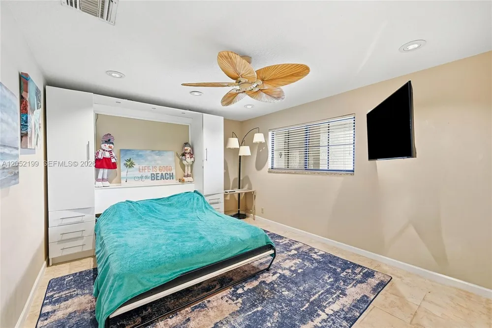 801 Palm Trl #10 Delray Beach, FL 33483