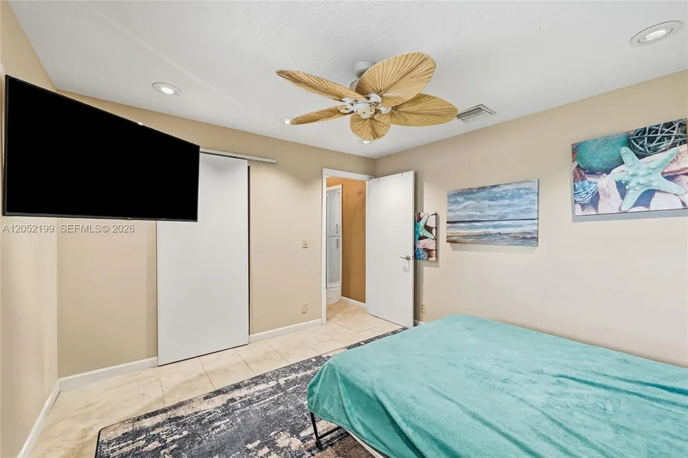 801 Palm Trl #10 Delray Beach, FL 33483
