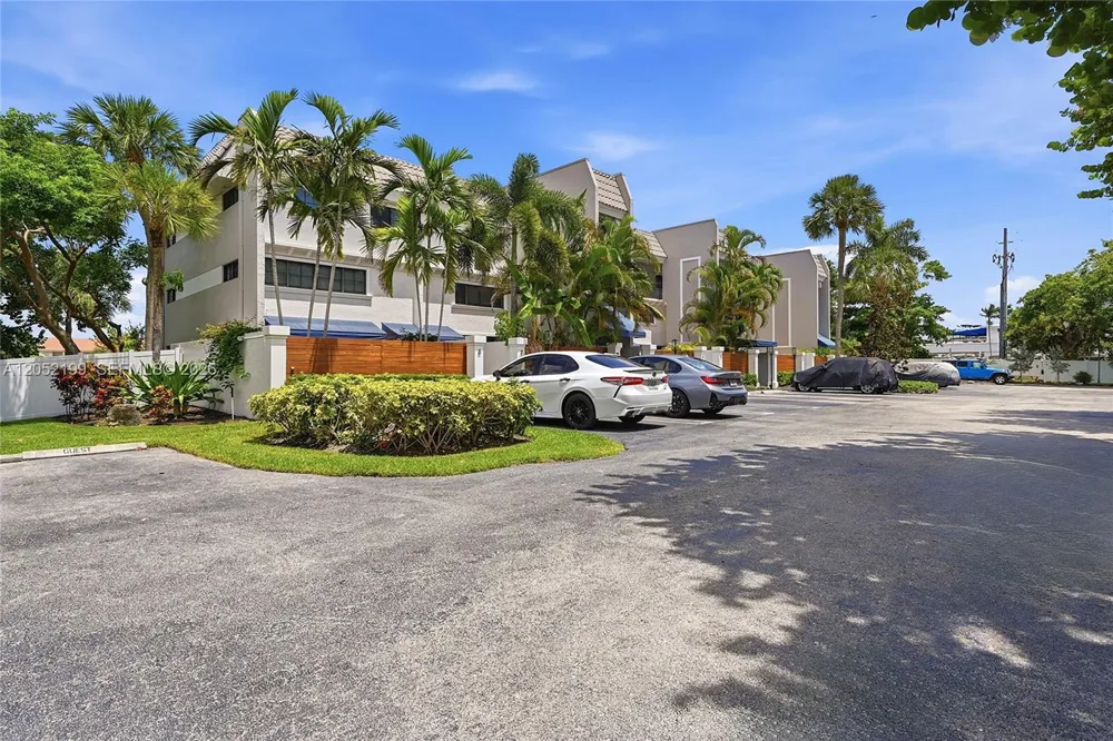 801 Palm Trl #10 Delray Beach, FL 33483