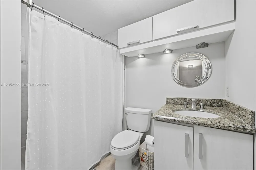 801 Palm Trl #10 Delray Beach, FL 33483