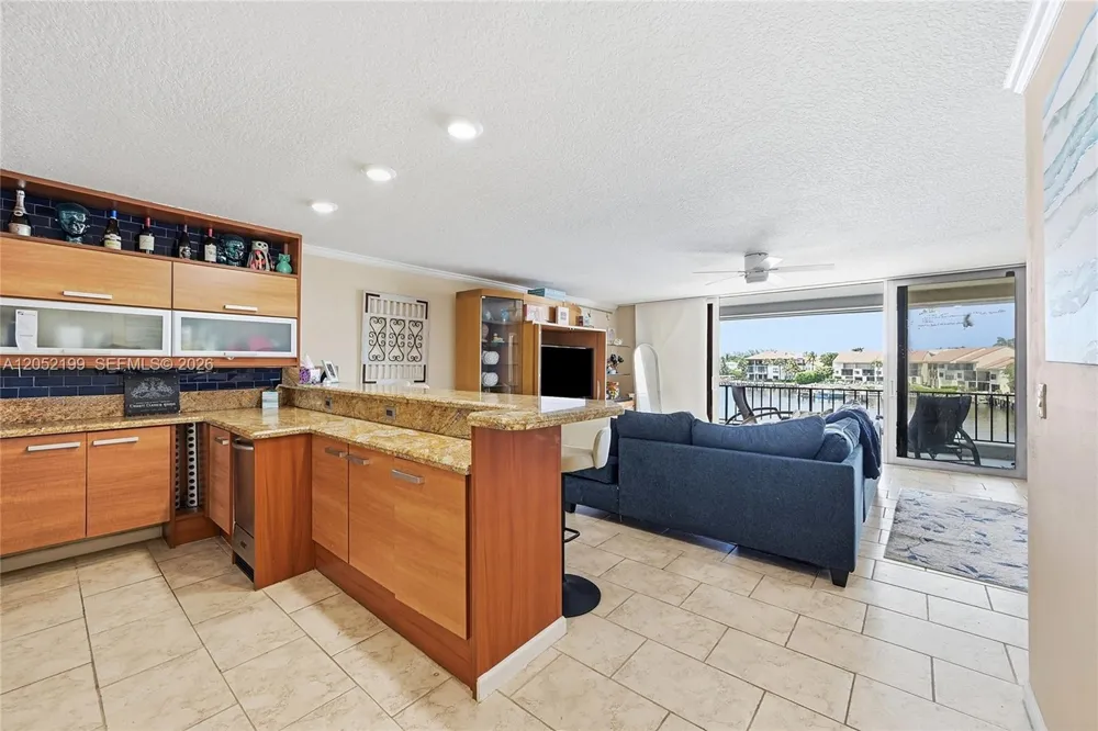 801 Palm Trl #10 Delray Beach, FL 33483
