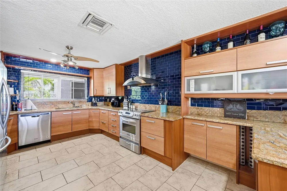 801 Palm Trl #10 Delray Beach, FL 33483