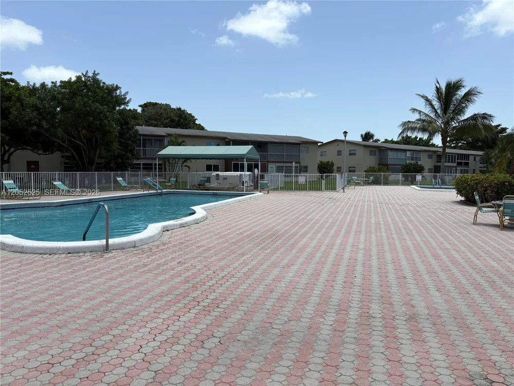7305 NW 4th Pl #201 Margate, FL 33063