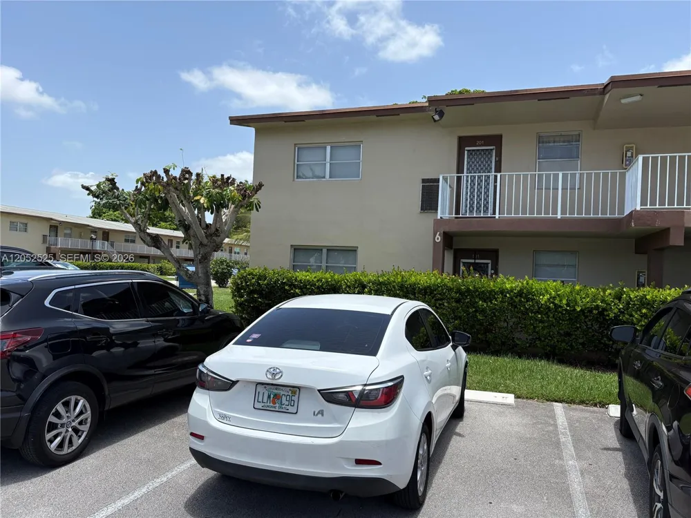 7305 NW 4th Pl #201 Margate, FL 33063