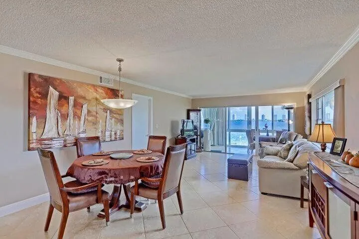 501 LAKE SHORE DRIVE #206 Lake Park, FL 33403