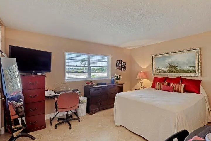 501 LAKE SHORE DRIVE #206 Lake Park, FL 33403