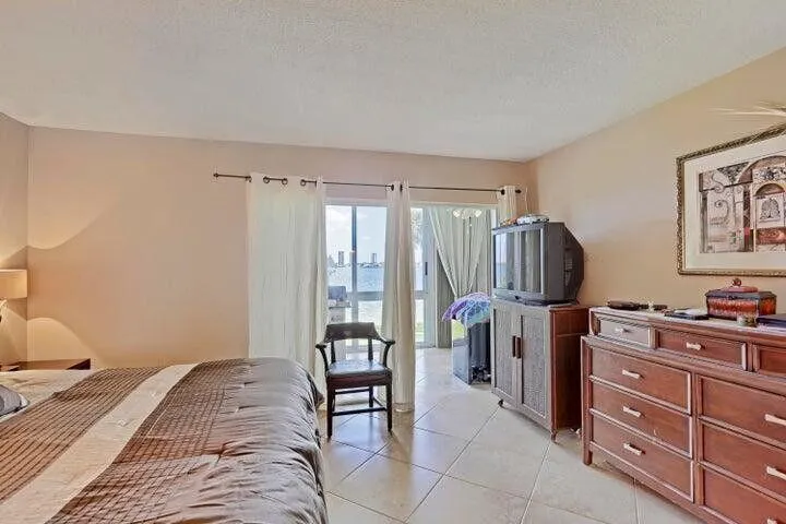 501 LAKE SHORE DRIVE #206 Lake Park, FL 33403