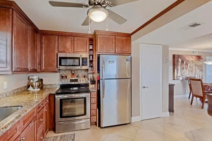 501 LAKE SHORE DRIVE #206 Lake Park, FL 33403